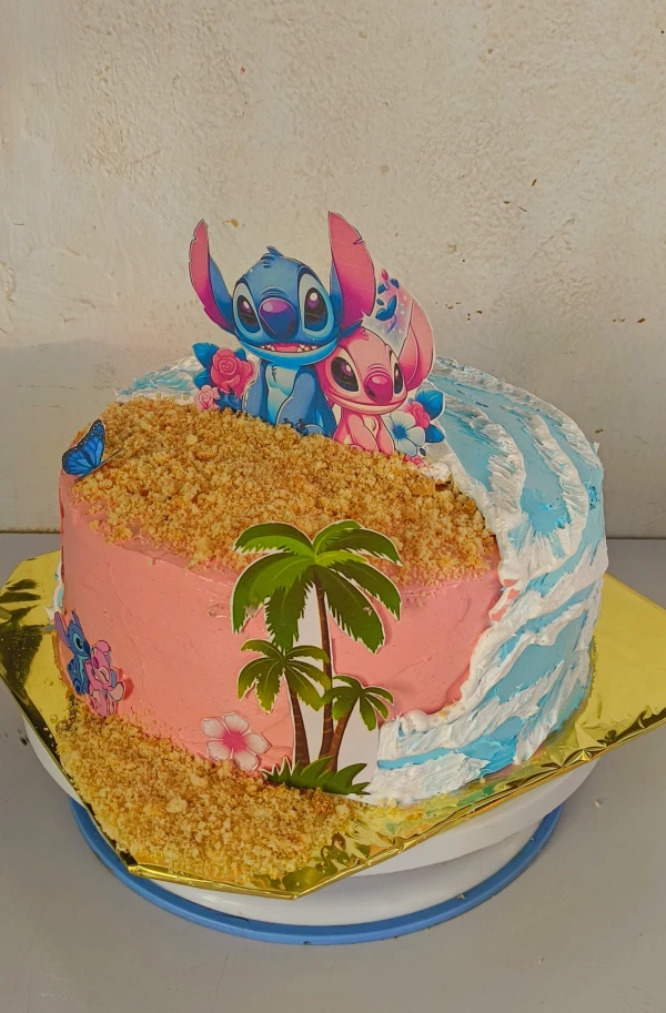 Cake 19 CM temático's foto | Lilo's Cátering |  BizneCubano